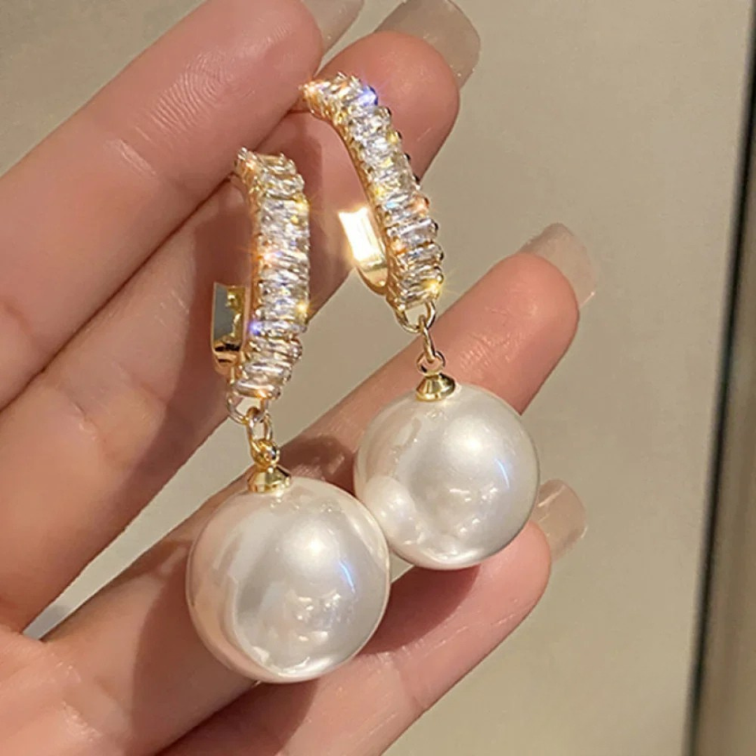 Eleganta örhängen med pärla och zirkonia