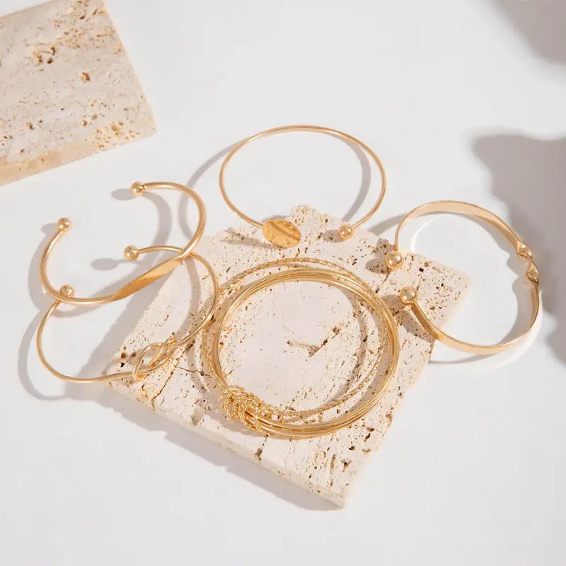 Elegant set med guldarmband