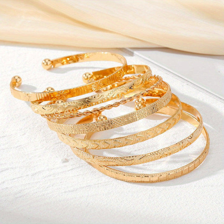 Set med guldfärgade boho-armband