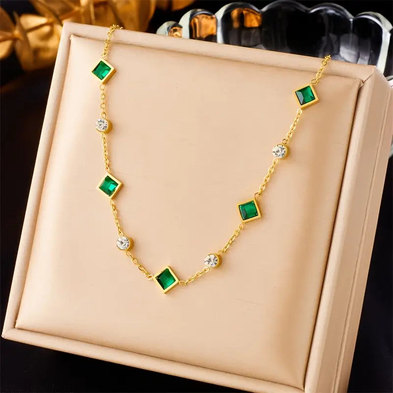 Elegant grönt ädelstenshalsband