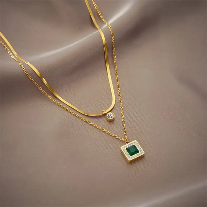 Halsband med gyllene ädelstenar