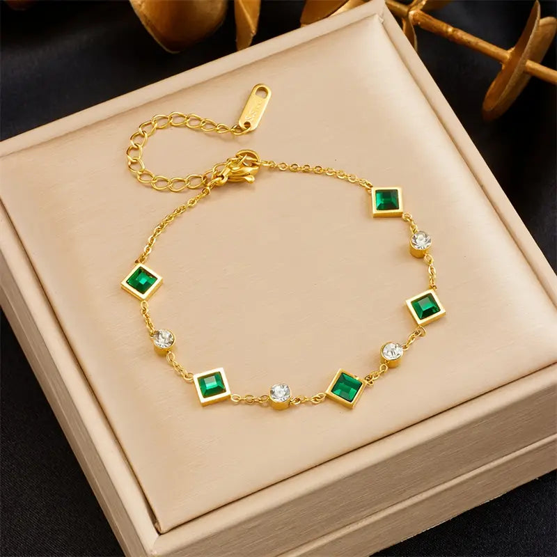 Armband med gyllene ädelstenar