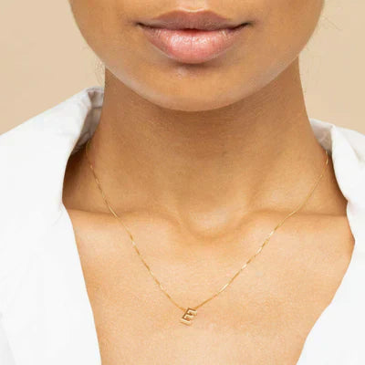 Elegant Guld Initial Halsband med Kärleksbrev