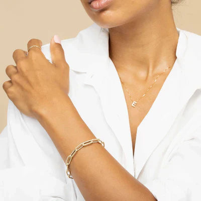Elegant Guld Initial Halsband med Kärleksbrev