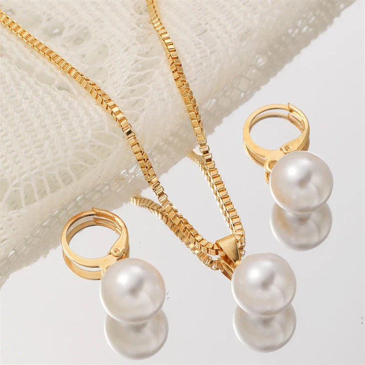 Elegant set med imiterade pärlor