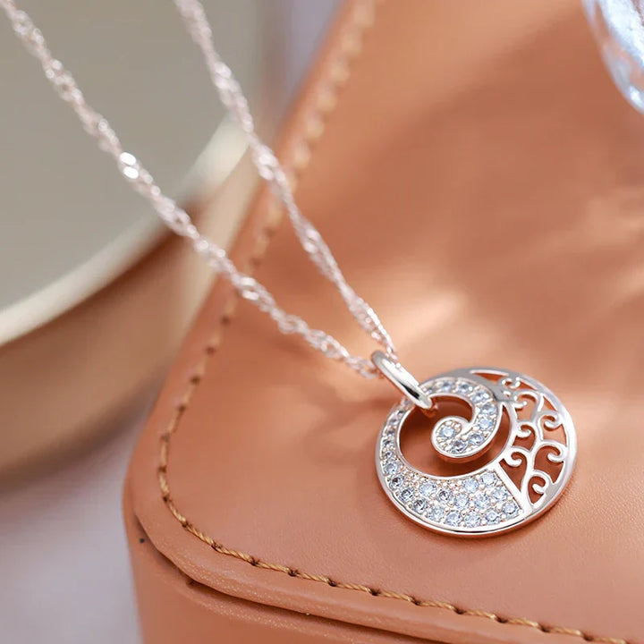 Elegant roséguld kristallblommans halsband