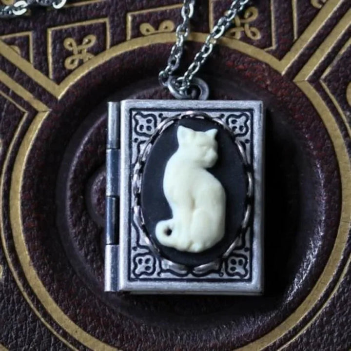 Retro Kattbok Hänge Halsband – Rotera Sida Design