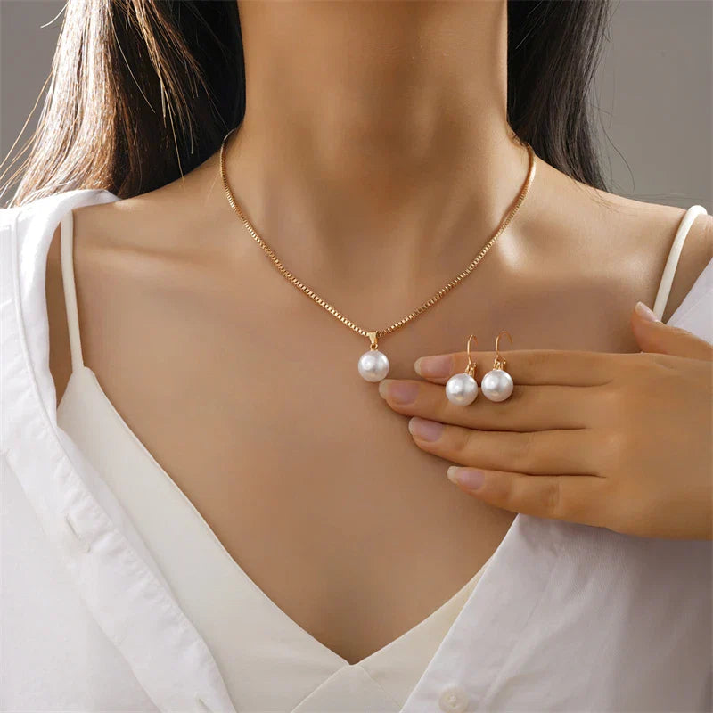 Elegant set med imiterade pärlor