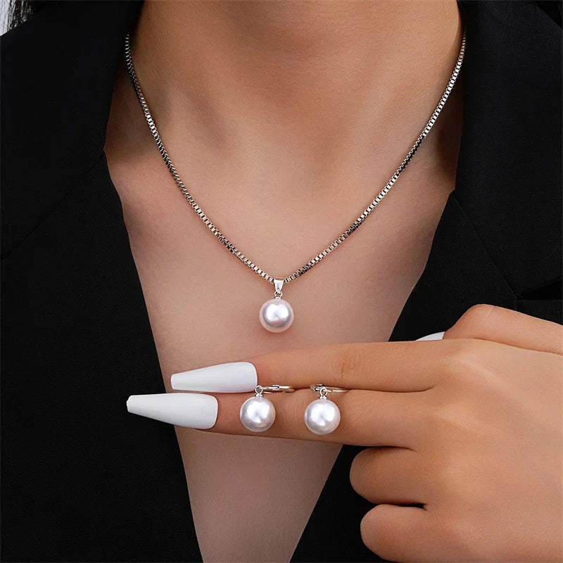 Elegant set med imiterade pärlor