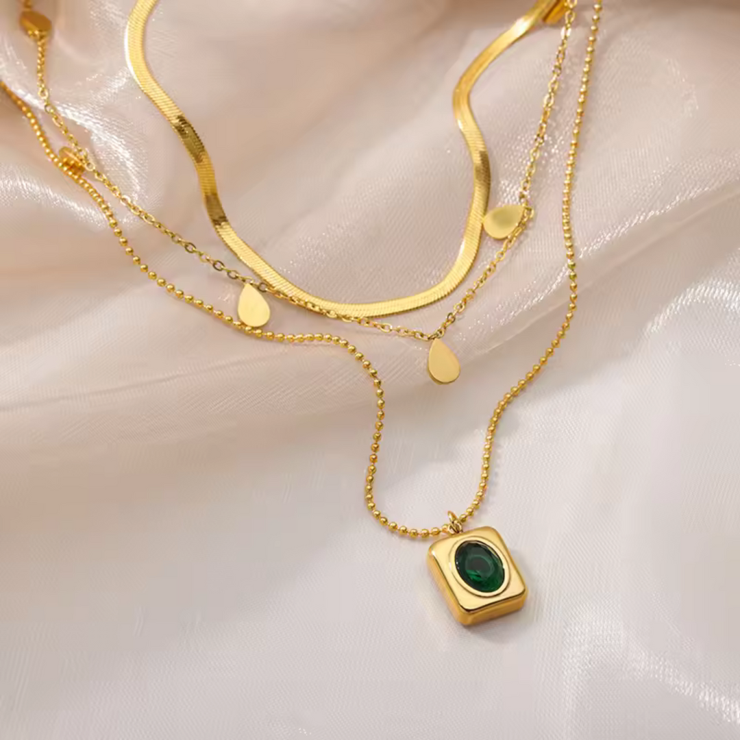 Elegant gyllene halsbandsset