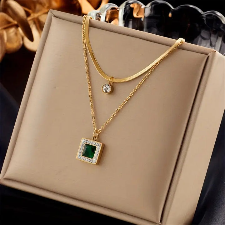 Halsband med gyllene ädelstenar