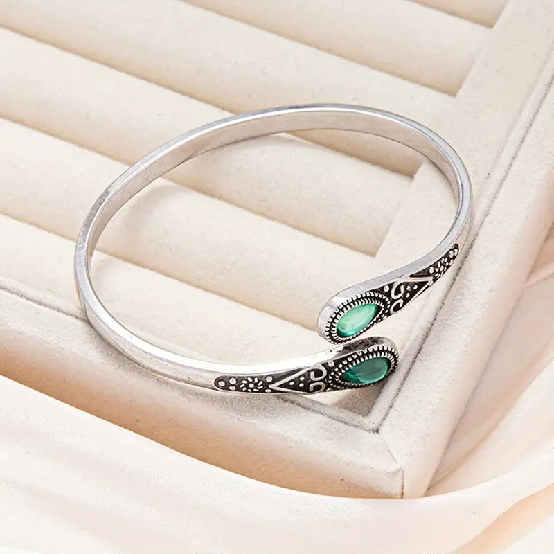 Tidlöst silverarmband för klassisk elegans