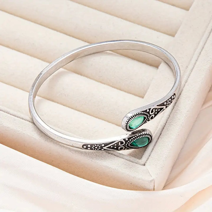 Tidlöst silverarmband för klassisk elegans