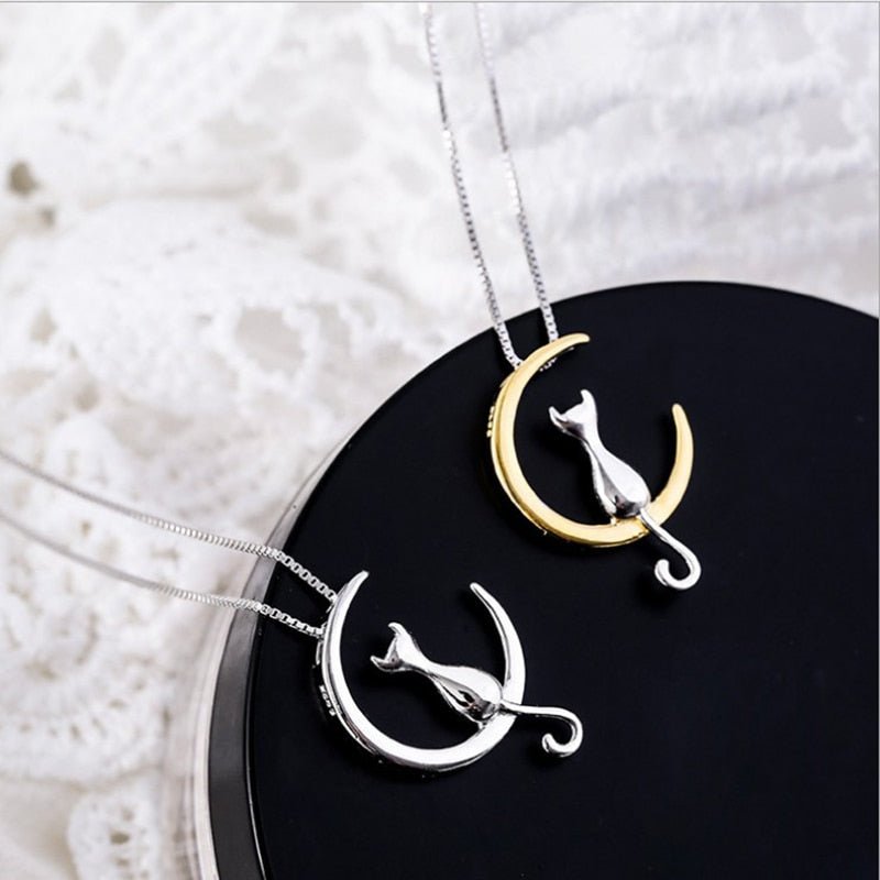 Stilfull katt-halsband med halvmåne och kattmotiv