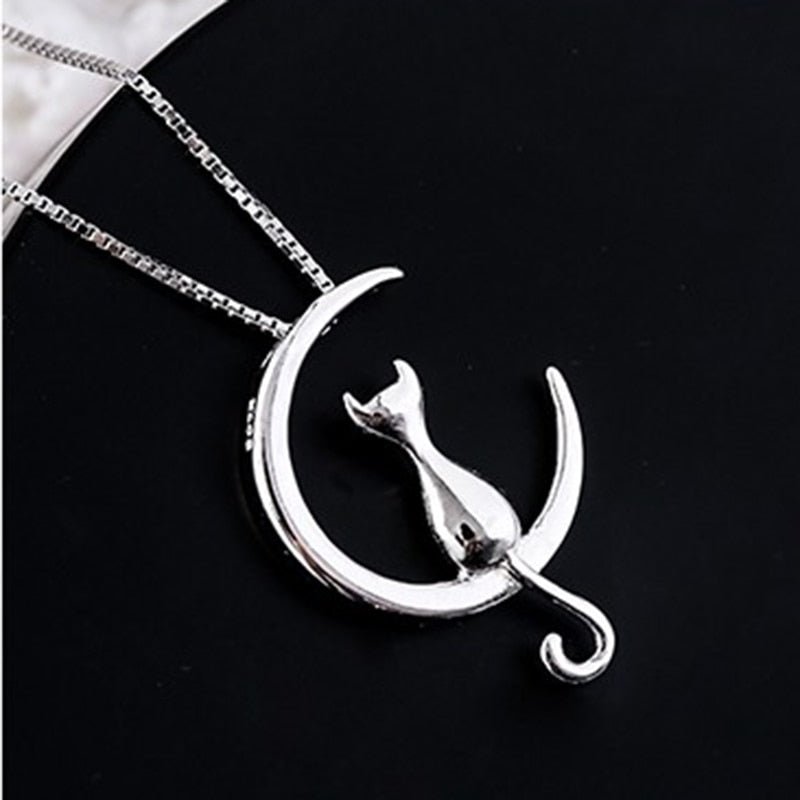Stilfull katt-halsband med halvmåne och kattmotiv