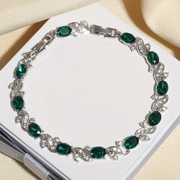 Silverarmband med gröna smaragder