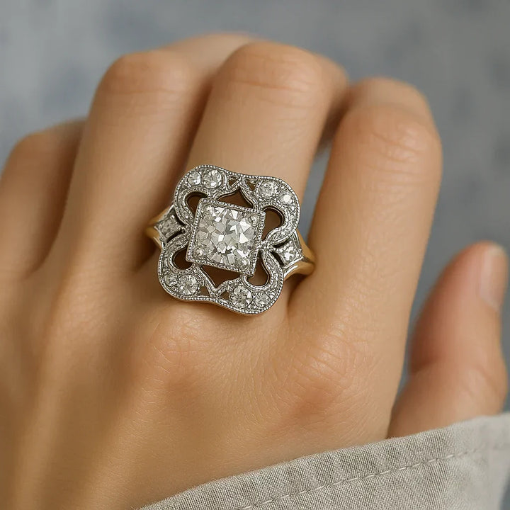 Klassisk Guldring med Vintage Zirkonia