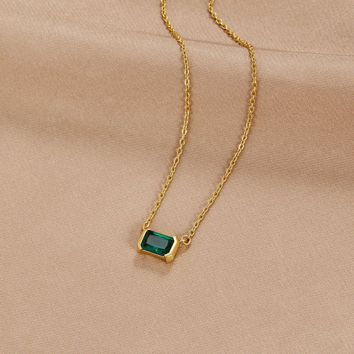 Delikat smaragdhalsband