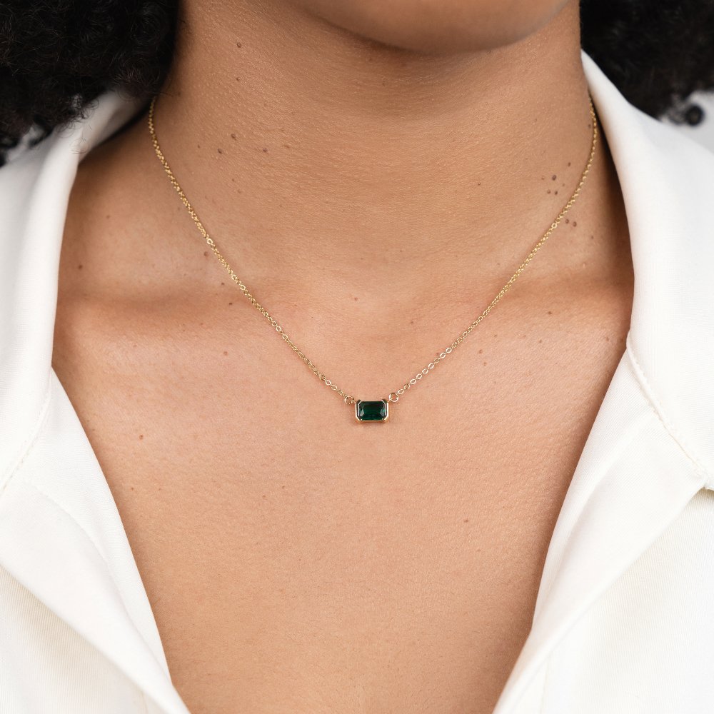 Delikat smaragdhalsband